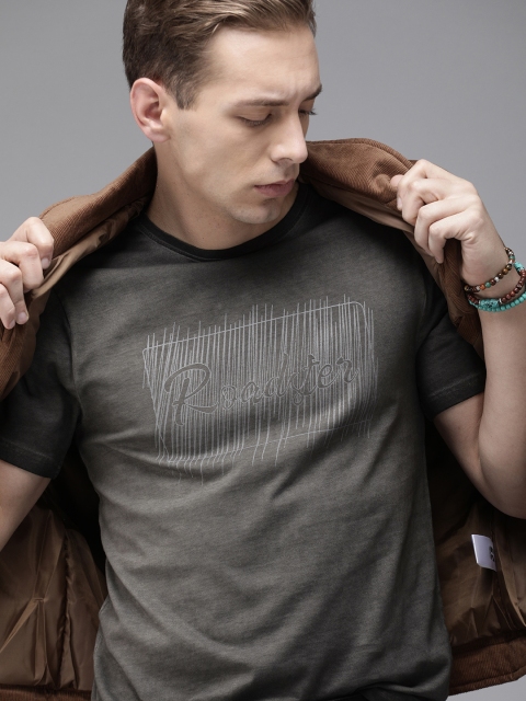 

Roadster Men Grey Printed Round Neck T-shirt