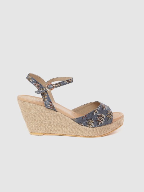 

Taavi Women Navy Blue & Maroon Leaf Print Wedges