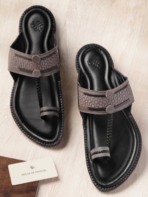 

House of Pataudi Men Black & Charcoal Grey Textured Leather One Toe Comfort Sandals