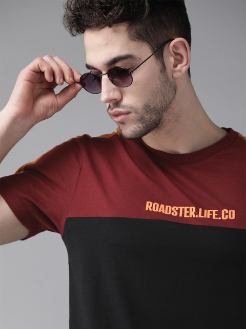 

Roadster Men Black & Maroon Pure Cotton Colourblocked Round Neck T-shirt