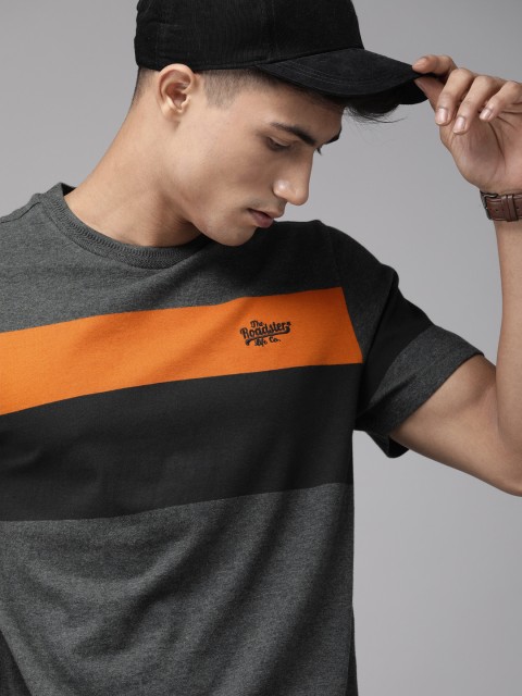 

Roadster Men Charcoal Grey & Orange Striped Round Neck T-shirt