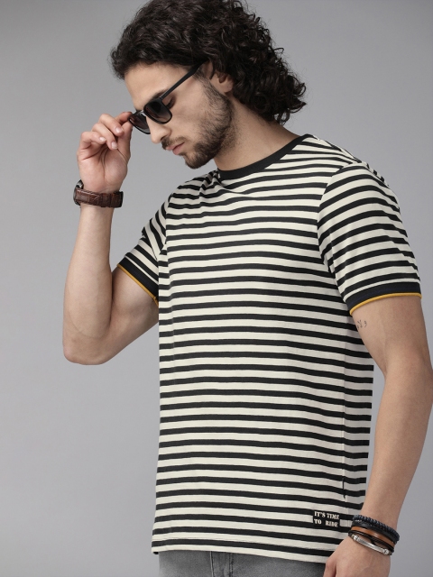 

Roadster Men White & Black Striped Round Neck T-shirt