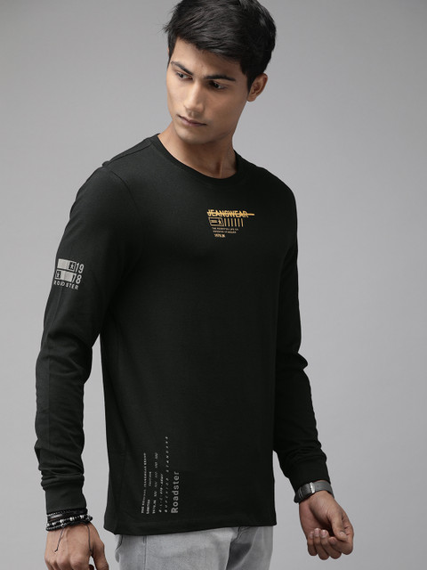 

Roadster Men Black Printed Round Neck Pure Cotton T-shirt