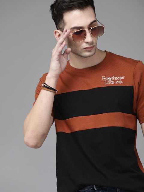 

Roadster Men Camel Brown Colourblocked Round Neck T-shirt