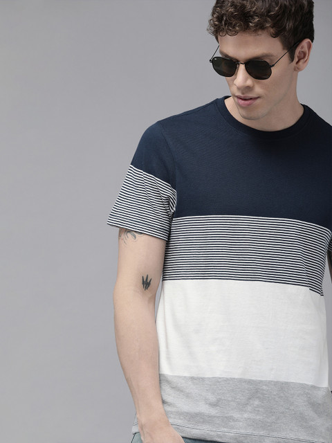 

Roadster Men Navy Blue & White Colourblocked Round Neck T-shirt