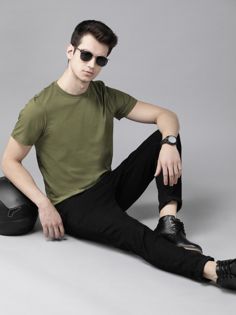 

Roadster Men Olive Green Solid Round Neck T-shirt