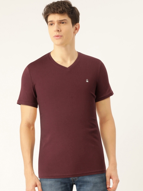 

United Colors of Benetton Men Burgundy Solid V-Neck Pure Cotton T-shirt