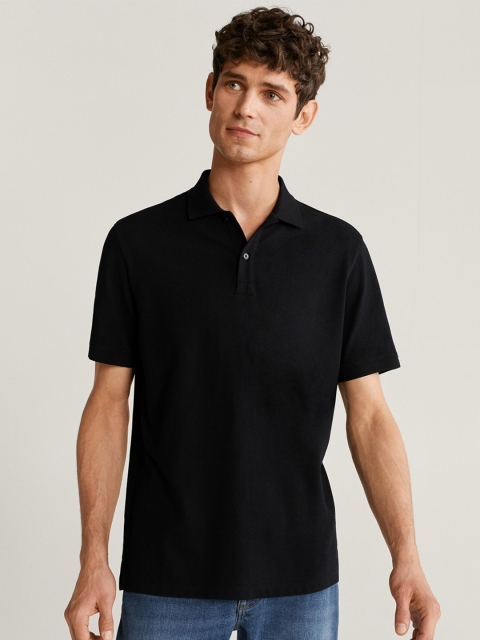 

MANGO MAN Black Solid Polo Collar T-shirt