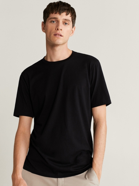 

MANGO MAN Black Solid Round Neck T-shirt