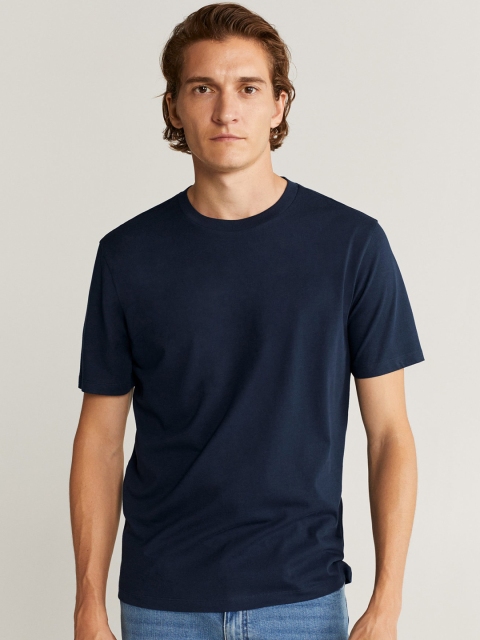 

MANGO MAN Navy Blue Solid Round Neck T-shirt