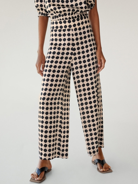 

MANGO Women Off-White & Black Regular Fit Printed Parallel Trousers