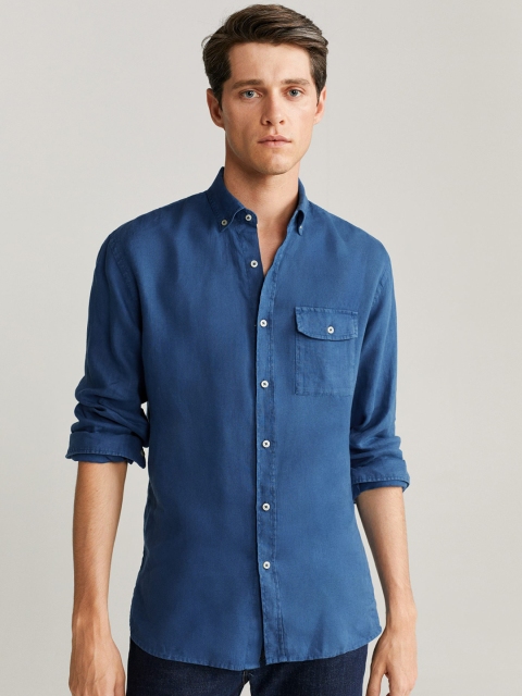 

MANGO MAN Blue Regular Fit Solid Casual Shirt