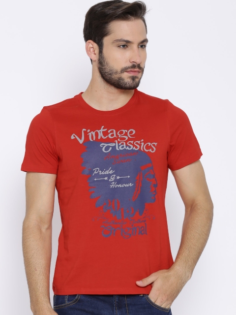 

American Swan Red Graphic Print T-shirt