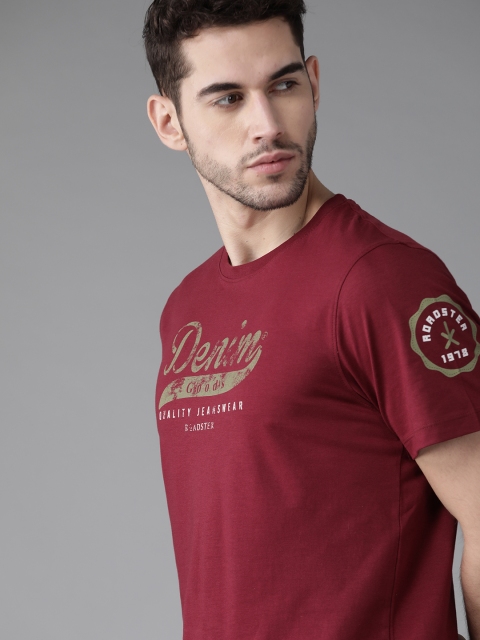 

Roadster Men Maroon & Green Aloe Vera Finish Printed Round Neck T-shirt