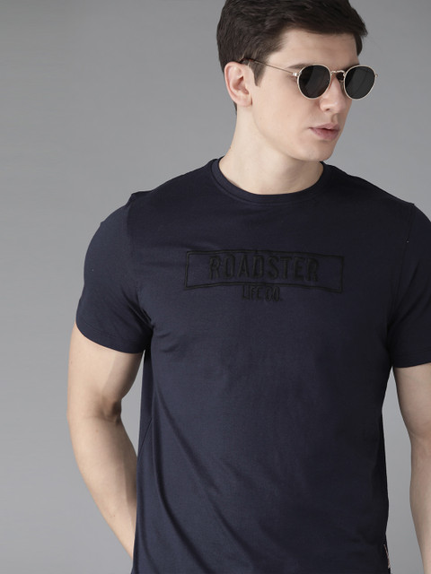 

Roadster Men Navy Blue Aloe Vera Finish Solid Round Neck T-shirt