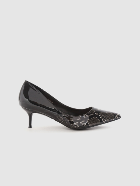 

DressBerry Women Black & White Snake Skin Printed Pumps