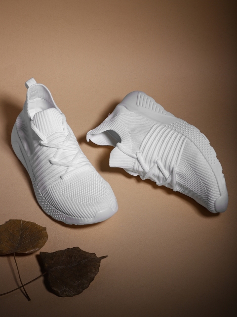 

Roadster Men White Solid Sneakers