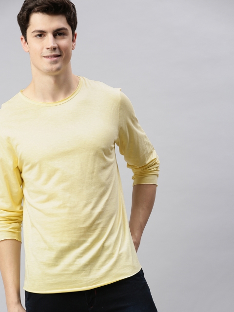 

Mast & Harbour Men Yellow Solid Round Neck T-shirt