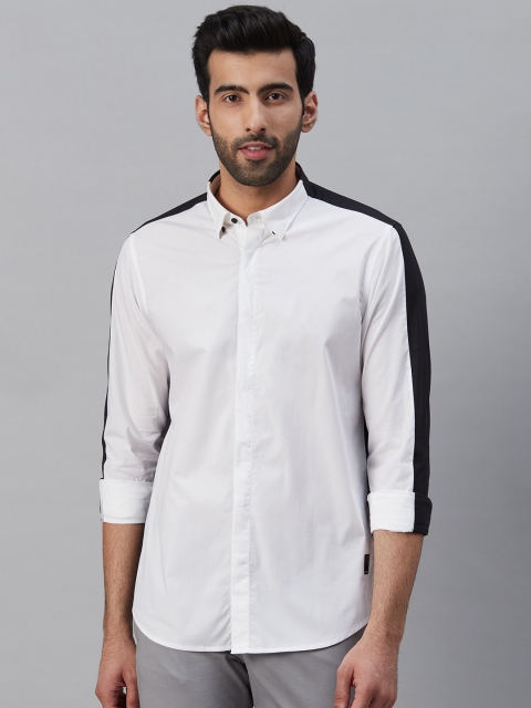 

Blackberrys Men White & Black Knitted Trim Fit Colourblocked Casual Shirt