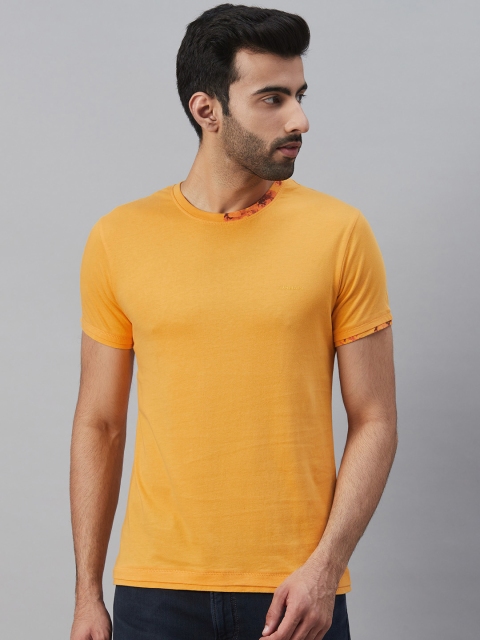 

Blackberrys Men Mustard Yellow Slim Fit Solid Round Neck T-shirt