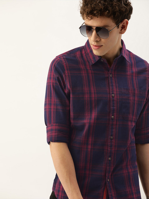 

SINGLE Men Red & Navy Blue Regular Fit Checked Casual Shirt