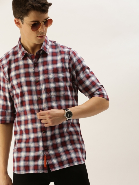 

SINGLE Men Maroon & White Regular Fit Checked Casual Shirt