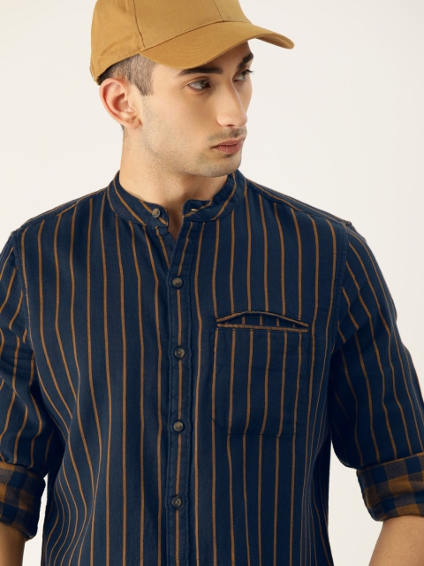

SINGLE Men Navy Blue & Red Regular Fit Striped Casual Shirt