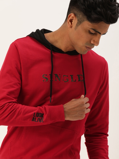 

SINGLE Men Red Applique Typography Slim Fit Hooded Sweatshirt