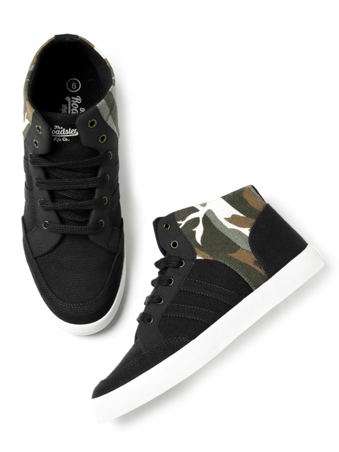 

Roadster Men Black Printed Sneakers