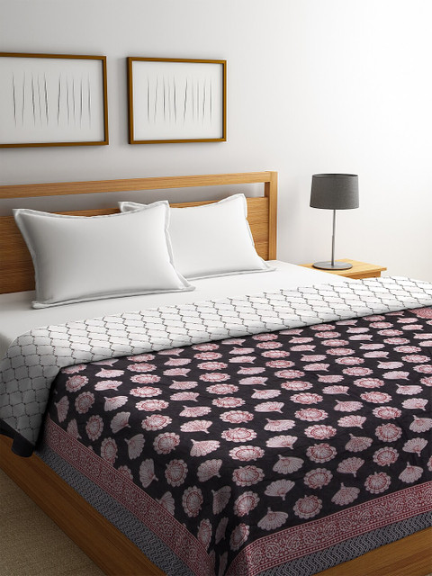 

Screen Print Black and Pink Floral Double Bed 120 GSM AC Dohar