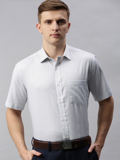 

Park Avenue Men Grey & White Regular Fit Checked Formal Shirt