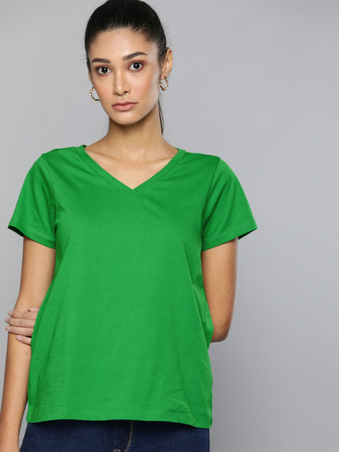 

Chemistry Women Green Solid V-Neck T-shirt