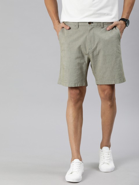 

Tommy Hilfiger Men Olive Green Striped Regular Fit Regular Shorts
