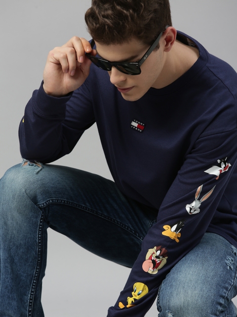 

Tommy Hilfiger Looney Tunes Men Navy Blue Solid Round Neck T-shirt with Printed Sleeves