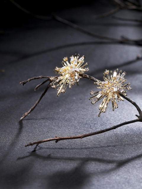 

LAIDA Gold-Plated Handcrafted Studded Floral Studs