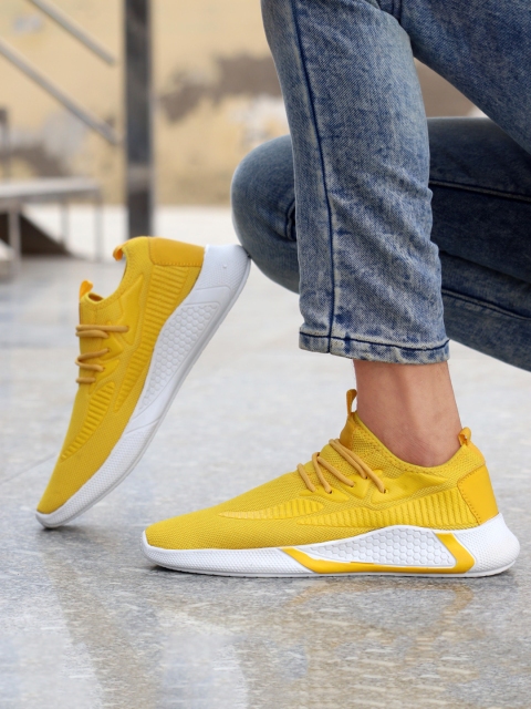

AfroJack Men Yellow Solid Mid-Top Sneakers