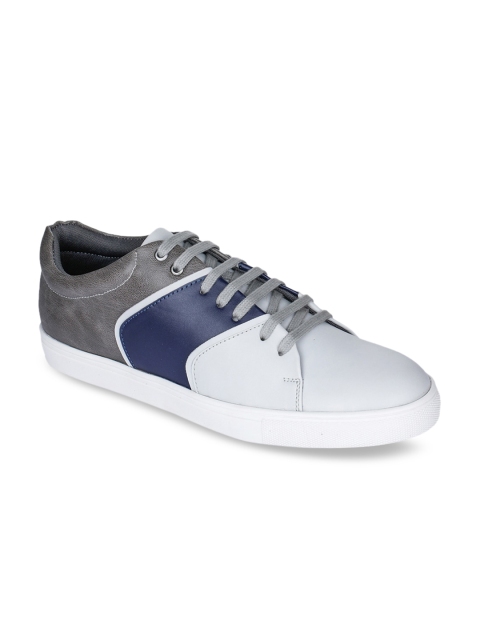 

CASOR Men Grey & White Colourblocked Sneakers