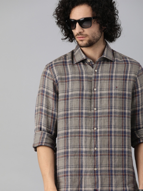 

Tommy Hilfiger Men Beige & Navy Blue Regular Fit Checked Linen Casual Shirt