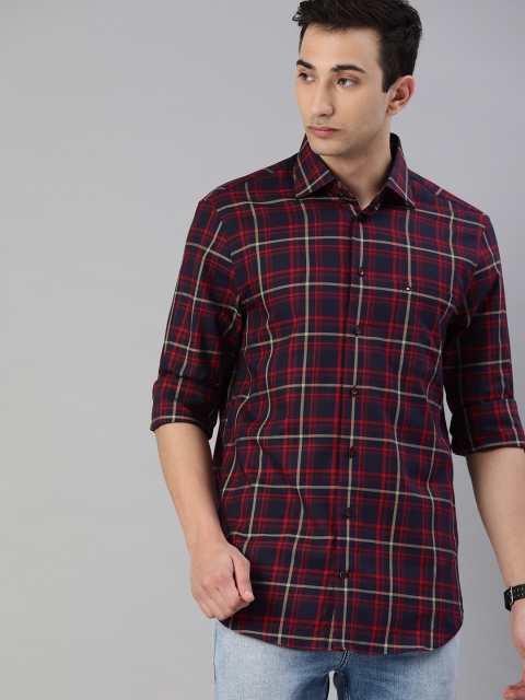 

Tommy Hilfiger Men Navy Blue & Red Regular Fit Checked Casual Shirt