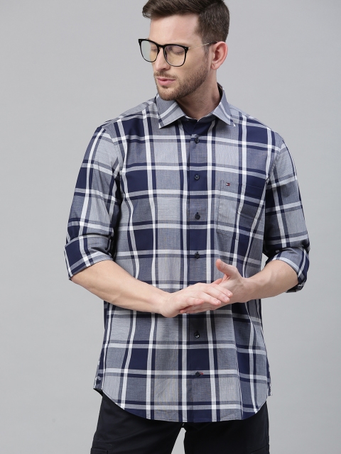 

Tommy Hilfiger Men Navy Blue & White Regular Fit Checked Casual Shirt