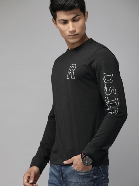 

Roadster Men Black Solid Round Neck T-shirt with Printed Detail