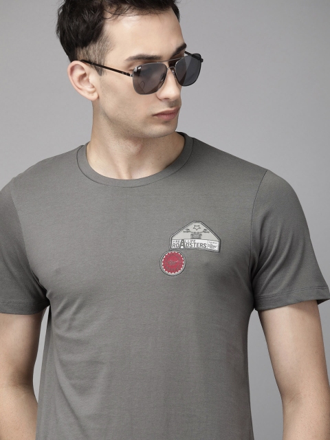 

Roadster Men Charcoal Grey Solid Pure Cotton Round Neck T-shirt with Applique Detail