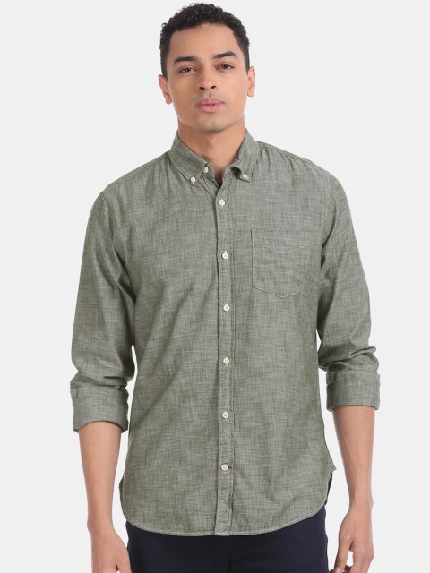 

GAP Men Grey Slim Fit Solid Casual Shirt