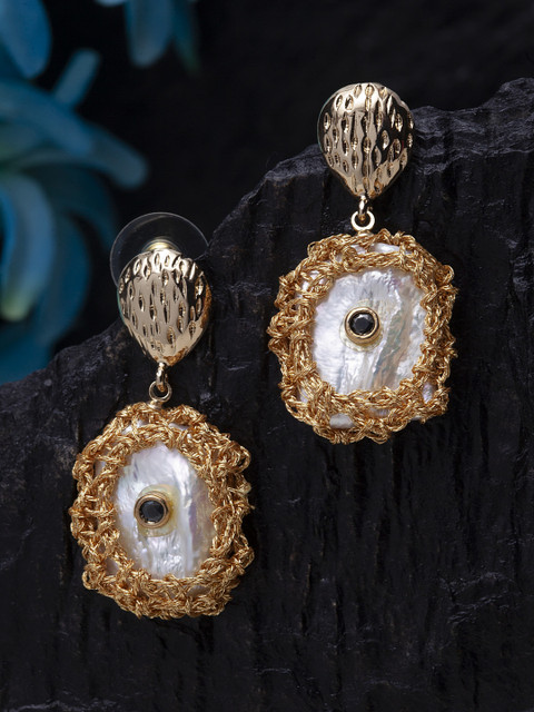 

SASSAFRAS Off-White Gold-Plated Shell Beaded Handcrafted Oval Drop Earrings