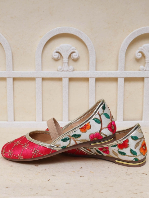 

DChica Girls Pink & Silver-Toned Embroidered Mojaries