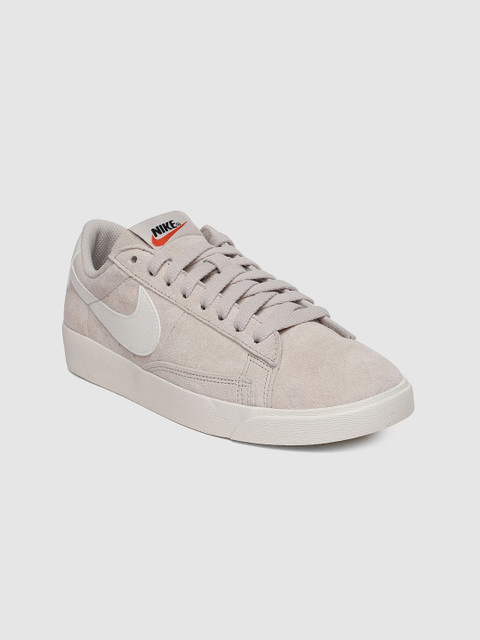 

Nike Women Off-White BLAZER LOW SD Sneakers