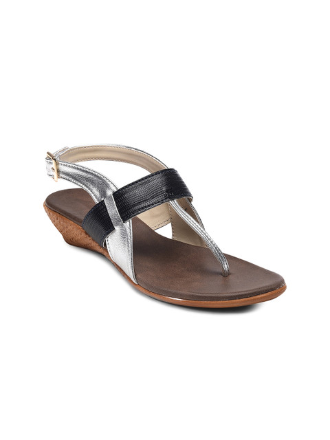 

Bruno Manetti Women Black & Silver-Toned Flats