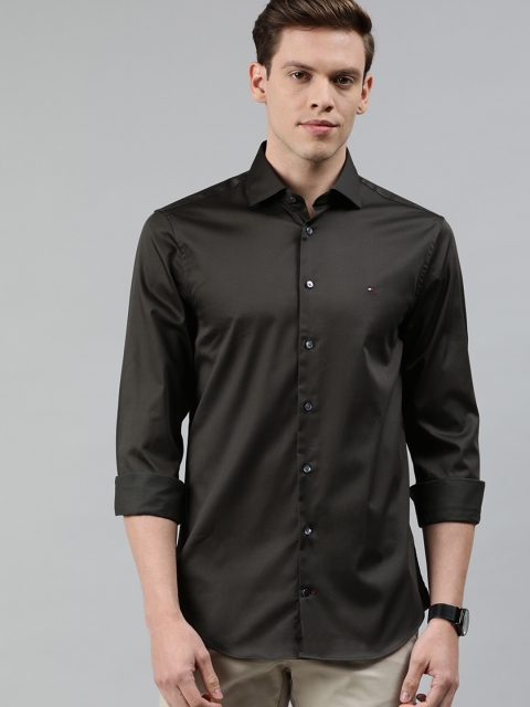 

Tommy Hilfiger Men Brown Regular Fit Solid Casual Shirt