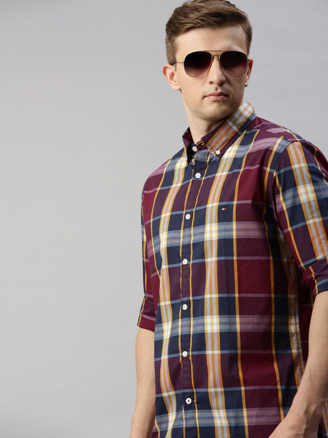 

Tommy Hilfiger Men Maroon & Navy Blue Slim Fit Checked Casual Shirt