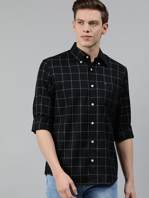 

Tommy Hilfiger Men Black & White Regular Fit Checked Casual Shirt